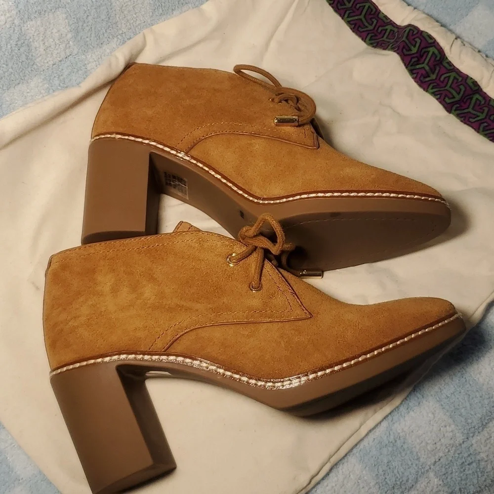 New Tory Burch ‘Hilary’ Suede Tan Brown Suede Ankle Booties Boots Size 8